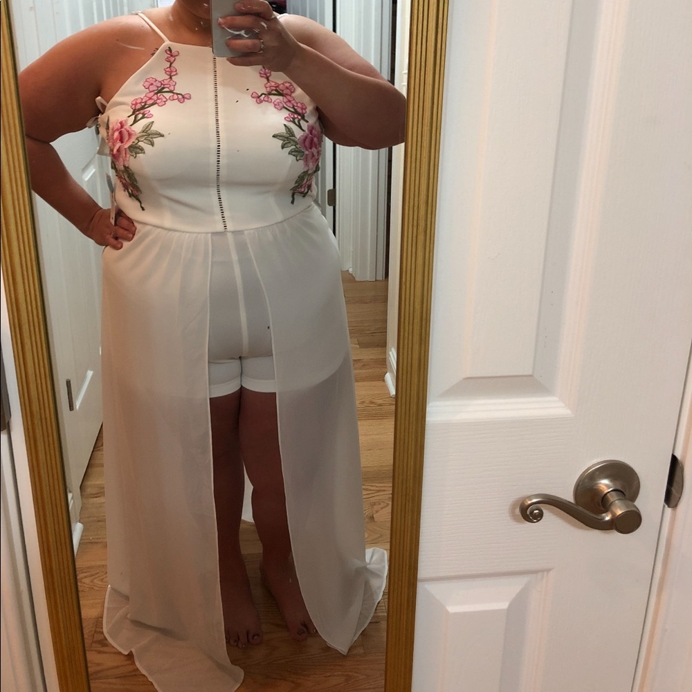 Short romper with train